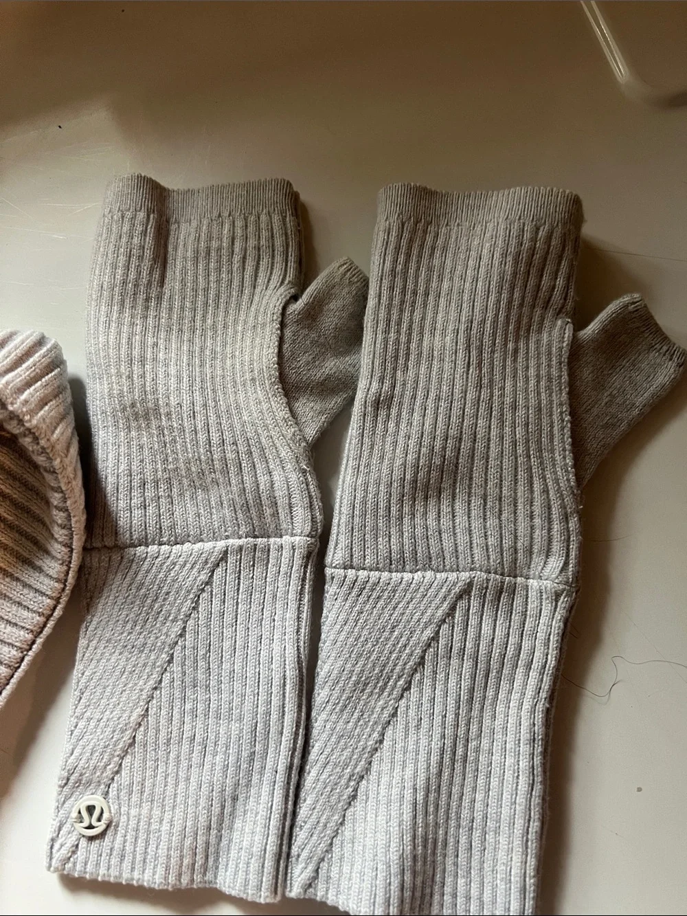lululemon athletica Light Gray Ribbed Beanie and Mittens Set